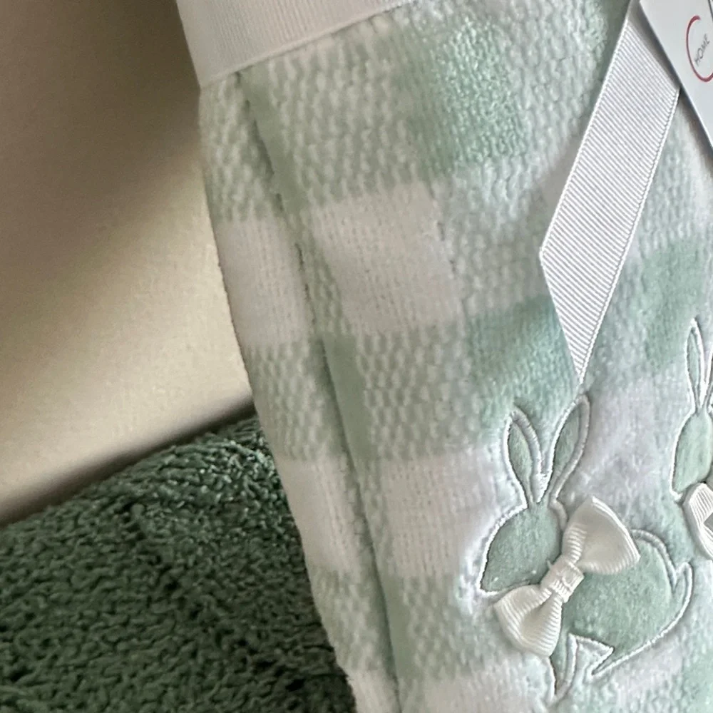 Caro Home Easter Bunny 🐰 Hand Towels Mint Green & White Check Set of 2 NEW!